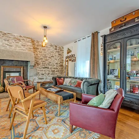 Maison 8 Pers Plein Centre Holiday home Lesneven